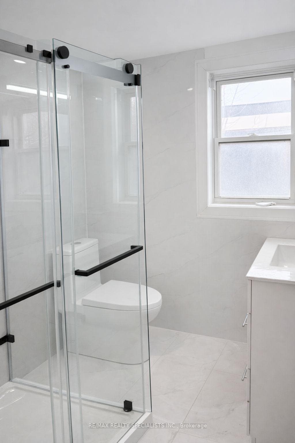 74 Neil (UPPER) Avenue photo 9