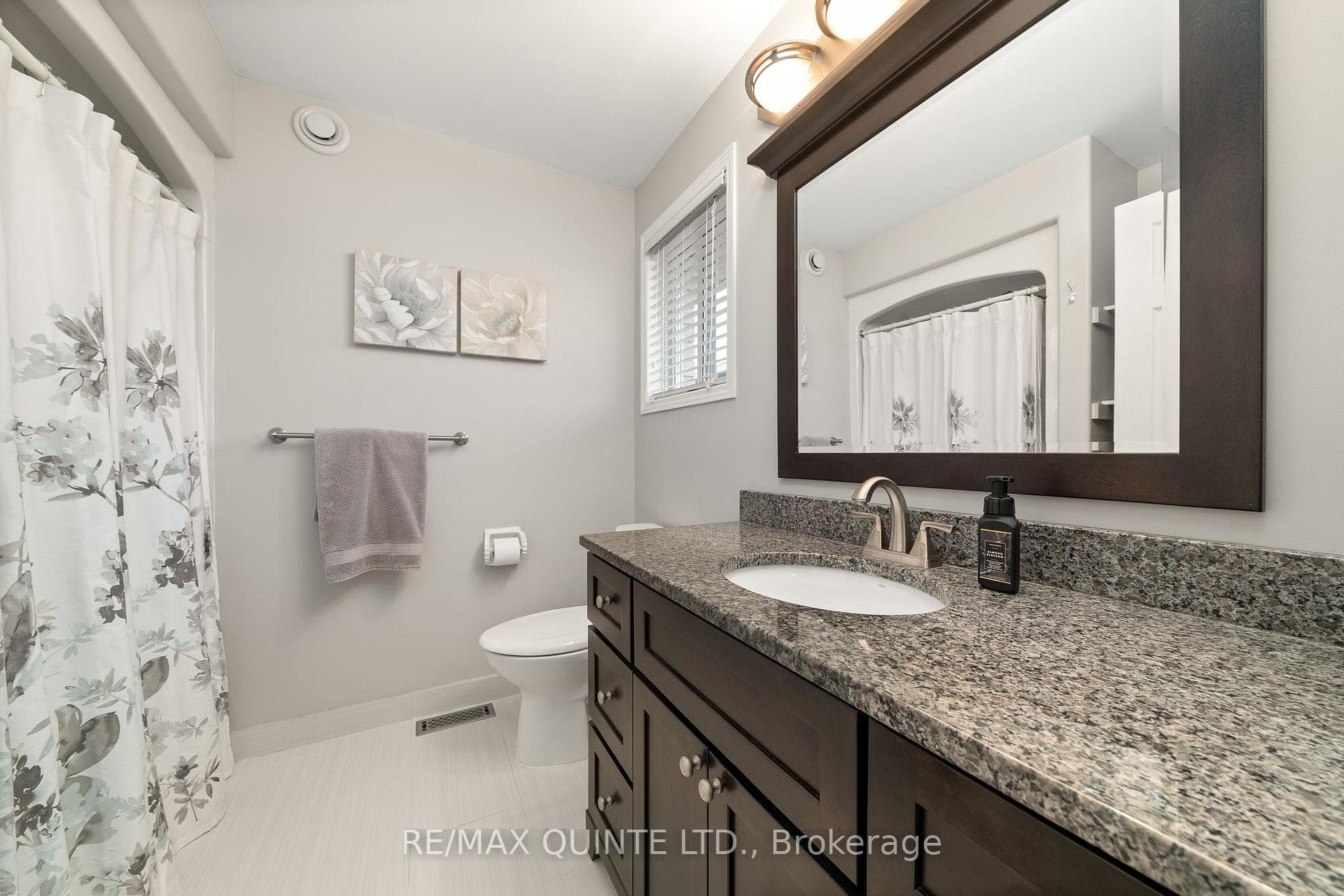 61 Hemlock Crescent photo 16