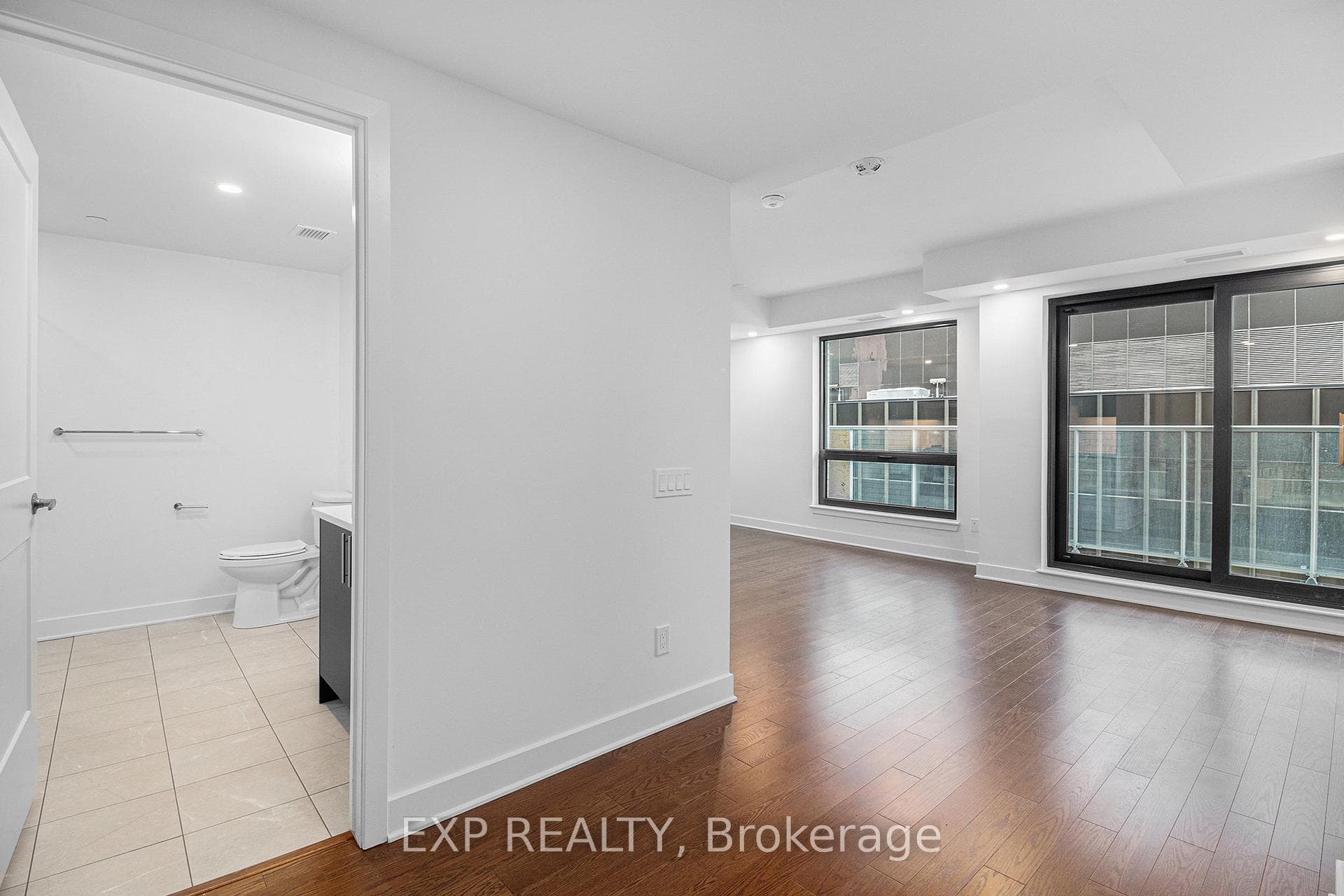 180 George Street Unit 1301 photo 7