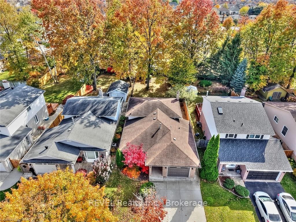 110 STRADA Boulevard photo 4