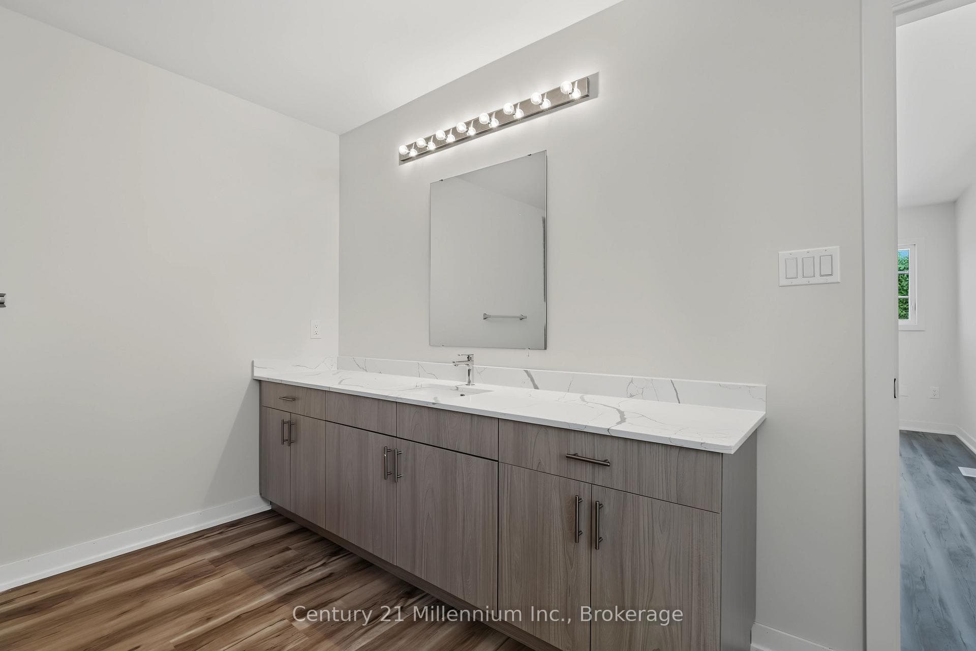 01 Steinway Street photo 35