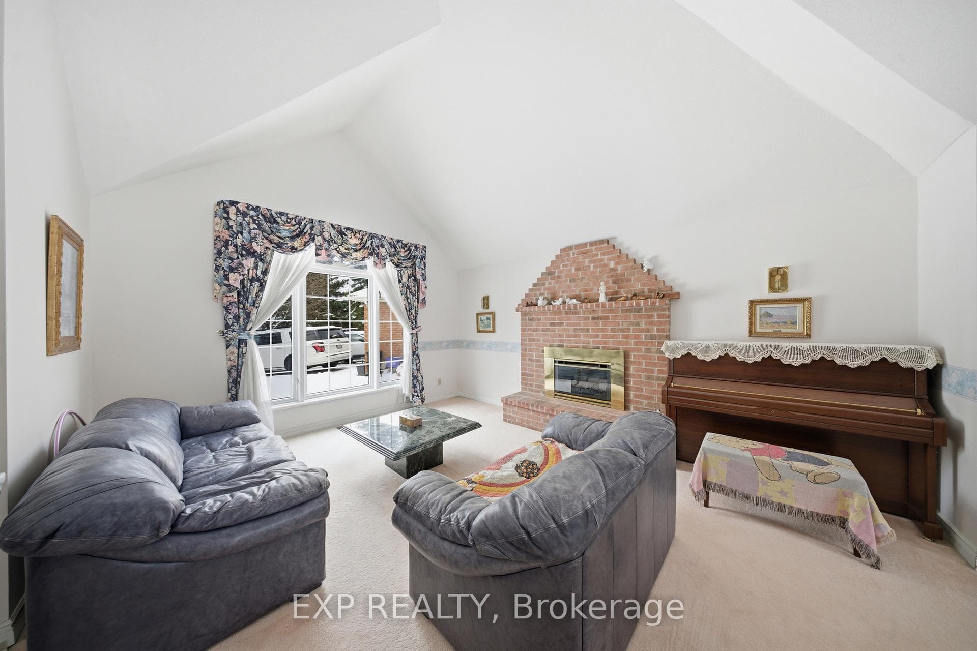 637 Deer Run Drive photo 8