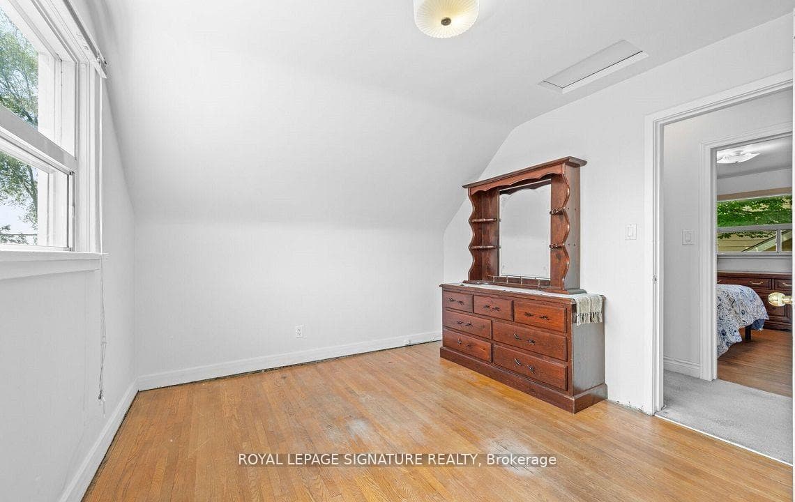 129 Allenby Avenue photo 26