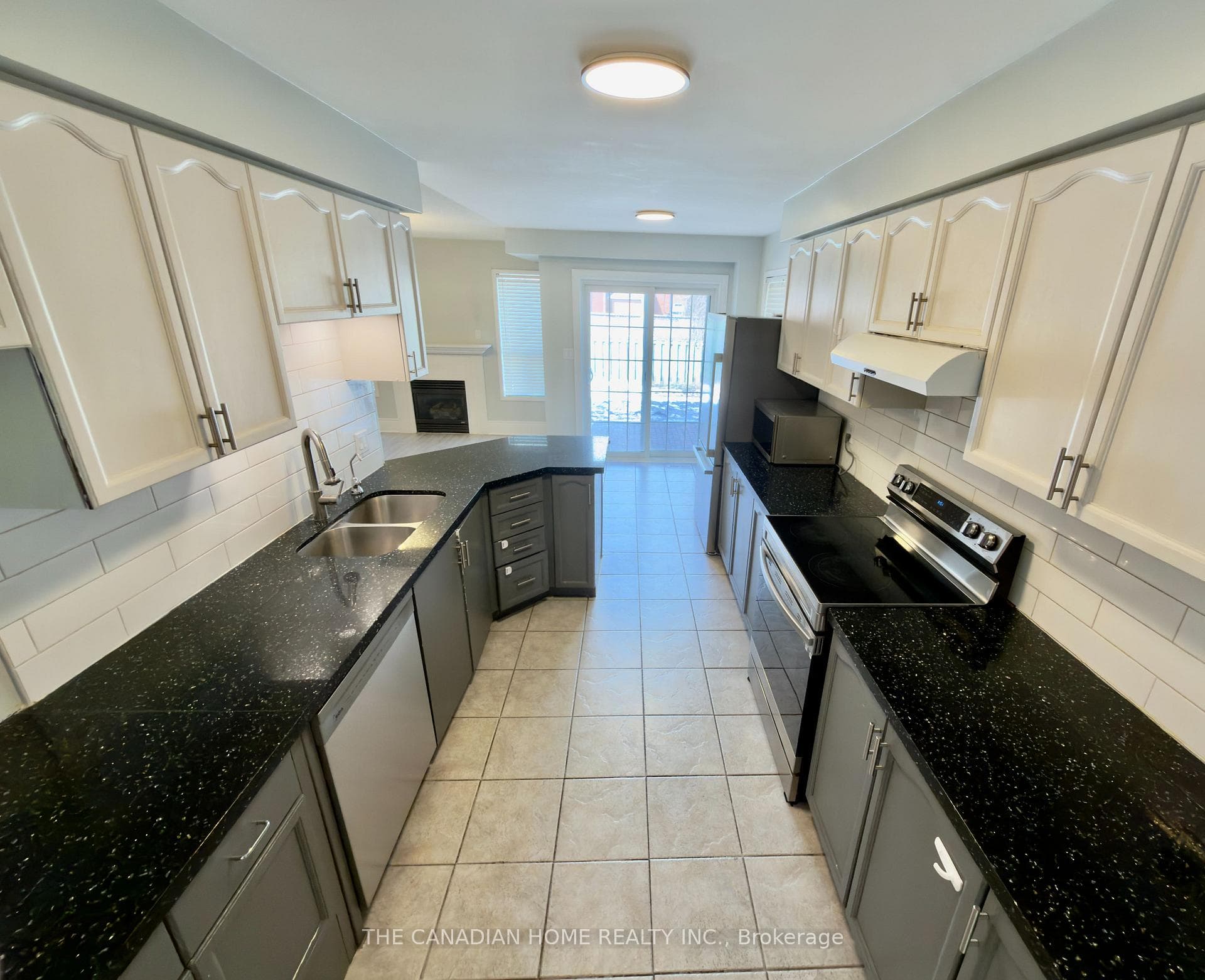 438 Jay Crescent photo 7
