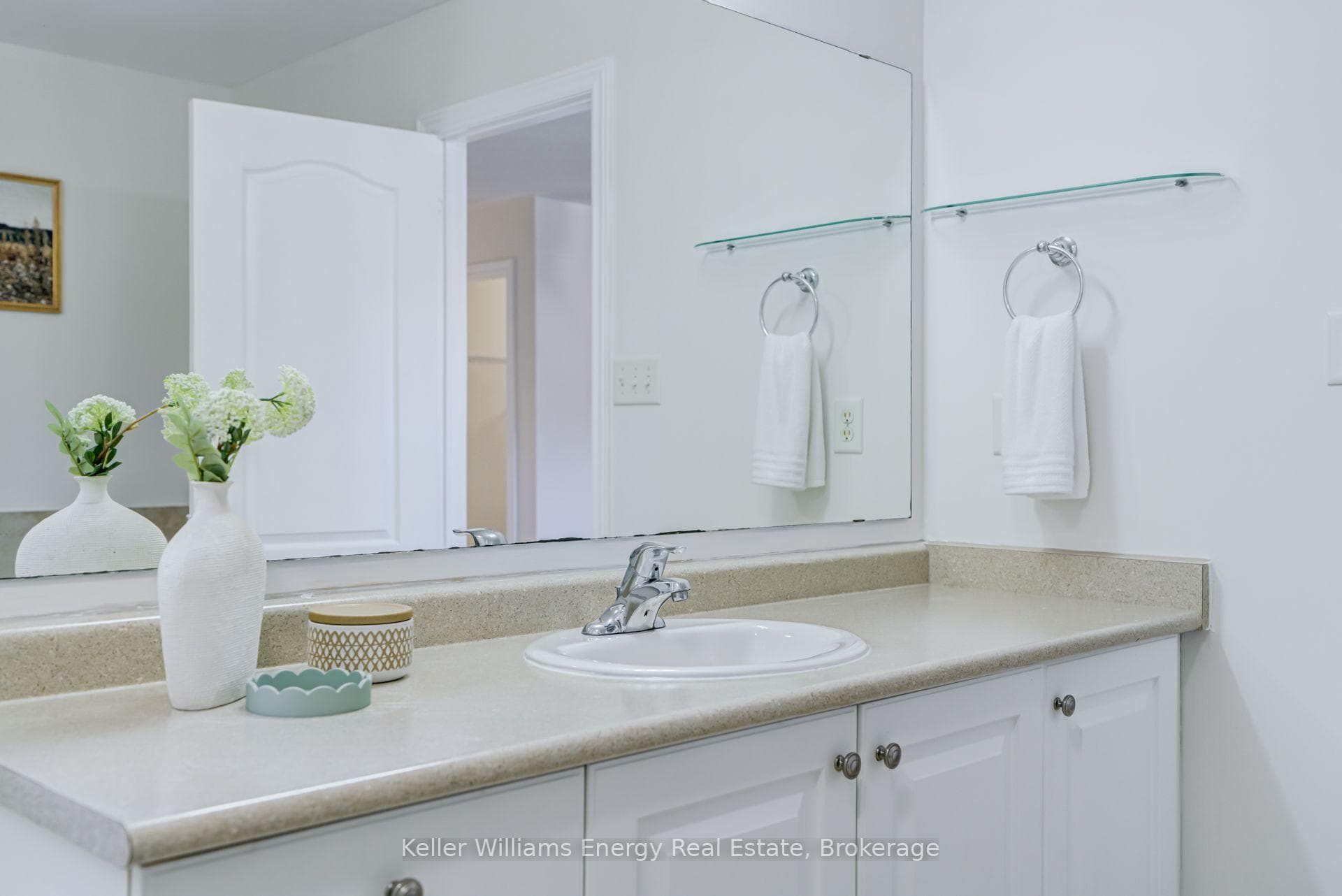 1342 Harlstone Crescent photo 22