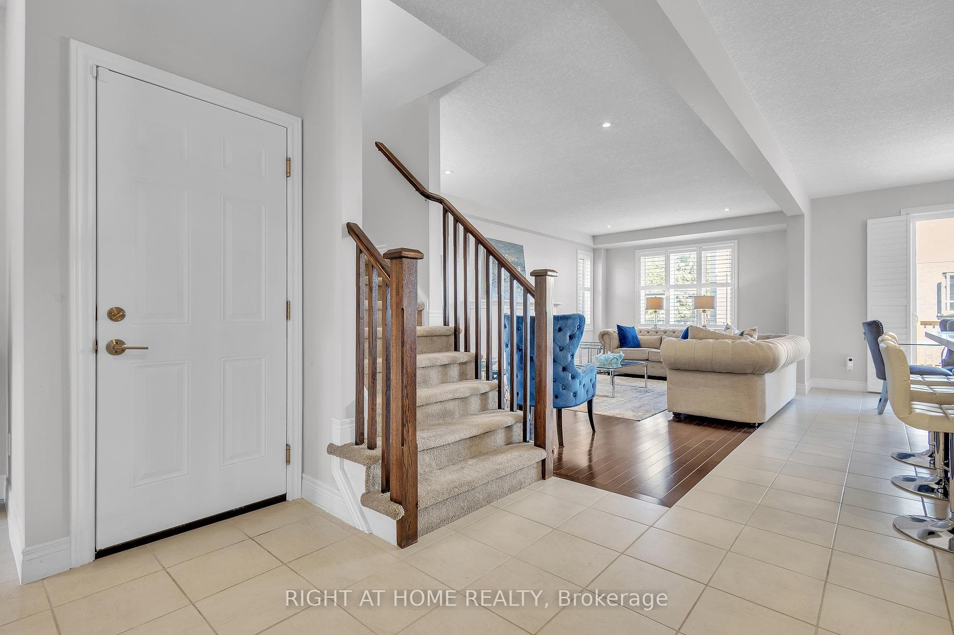321 Carriage Way photo 18