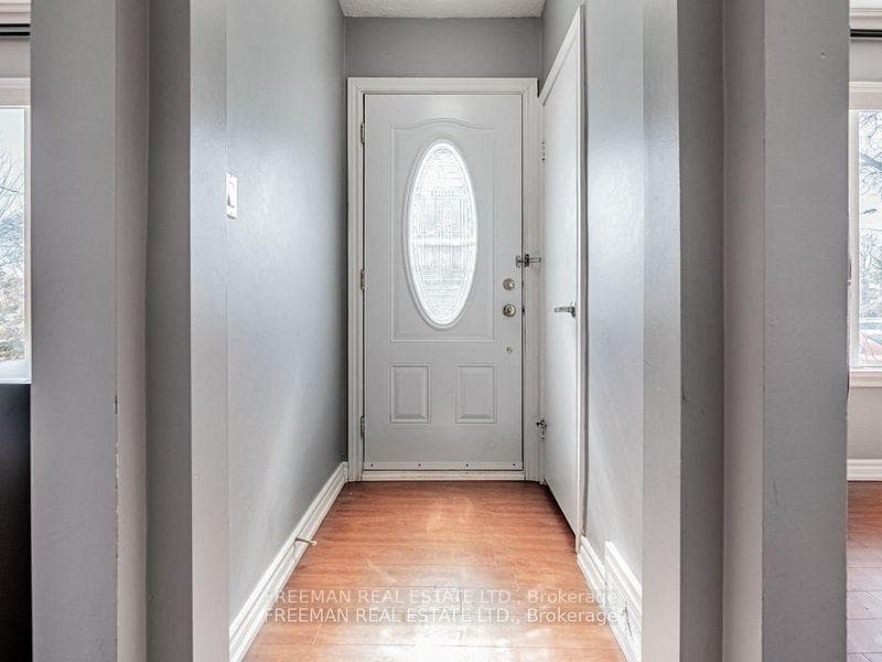 6 Westglen Crescent photo 3