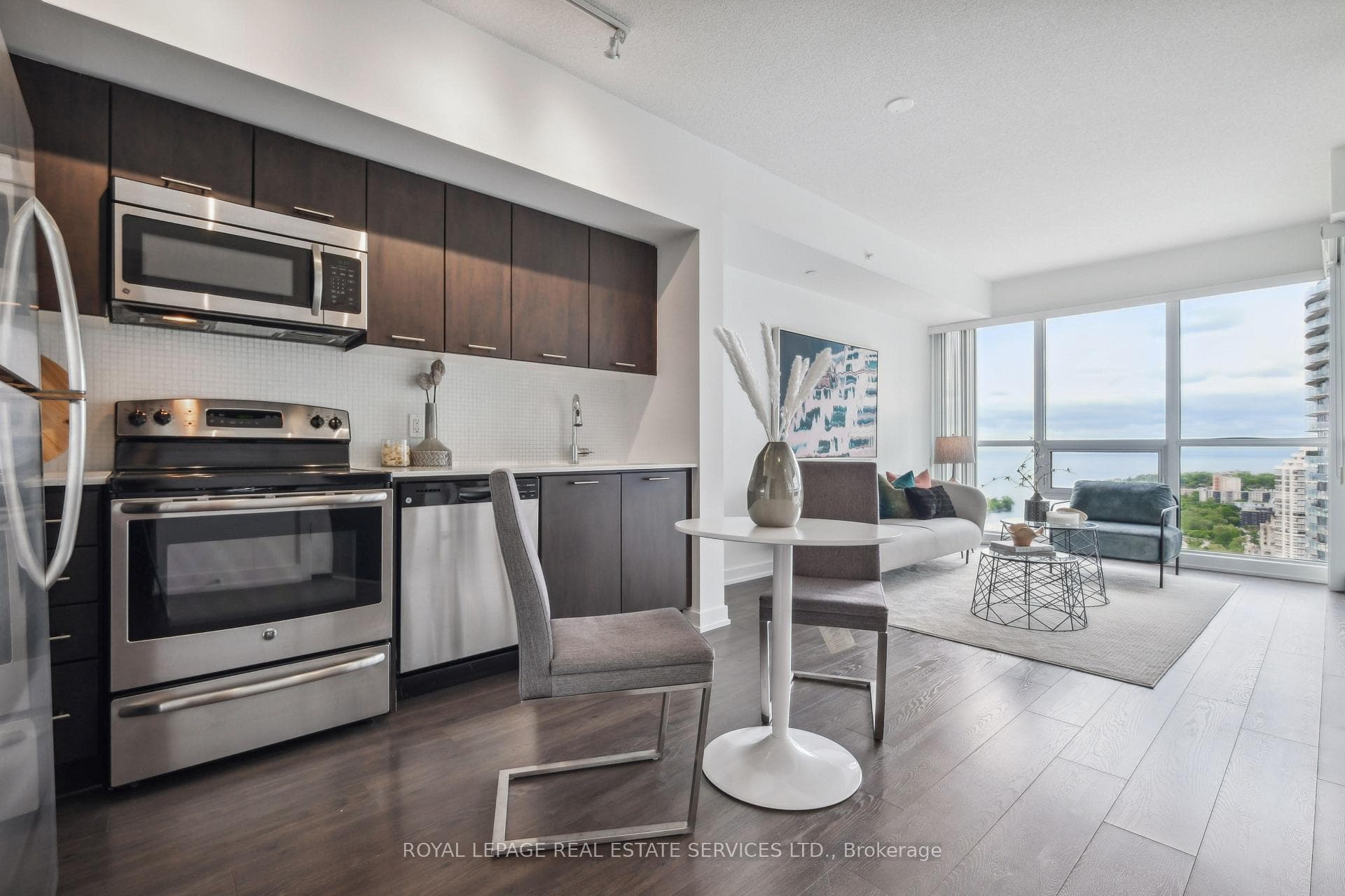 2200 Lakeshore Boulevard Unit 3302 photo 5
