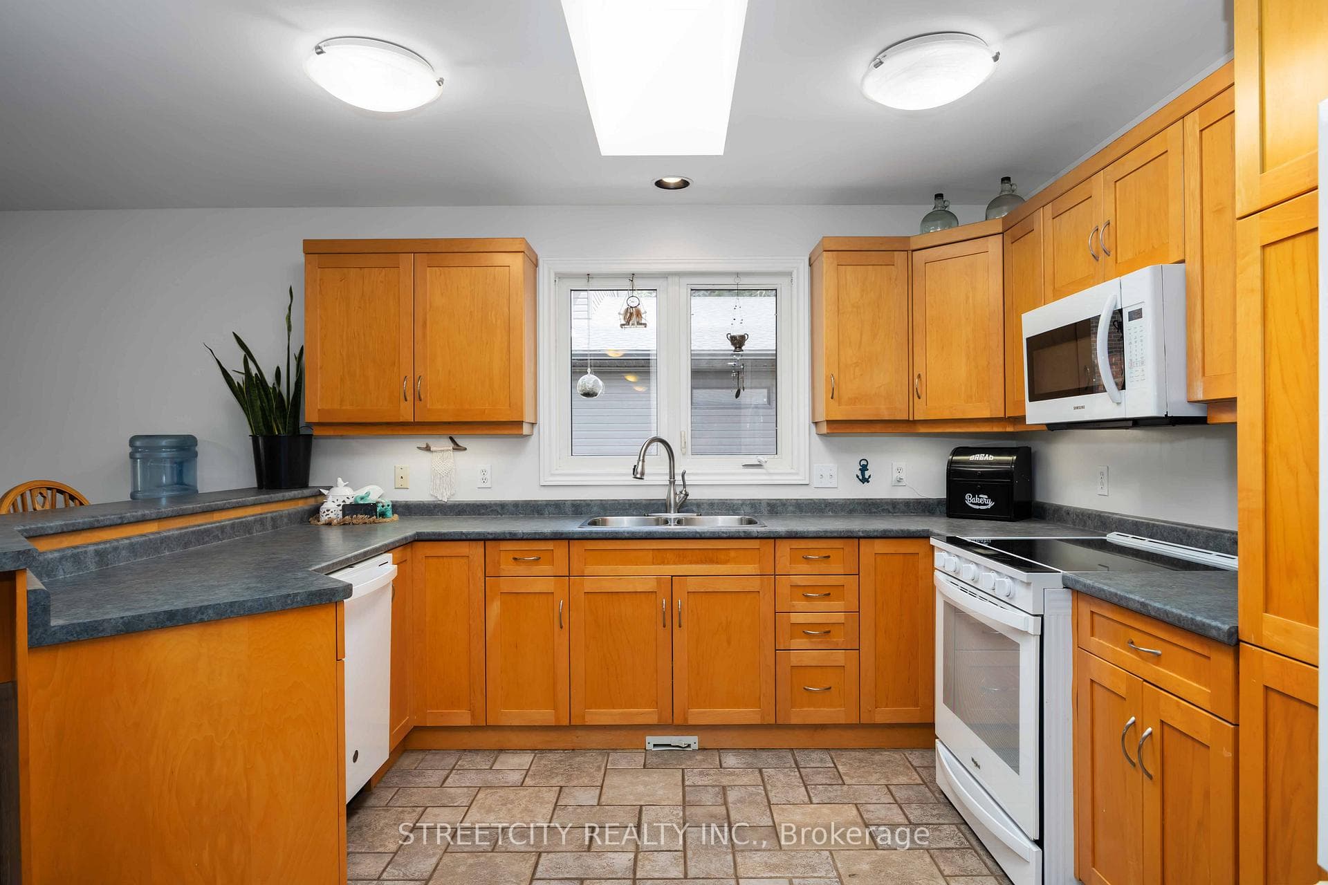 727 Norman Street photo 13