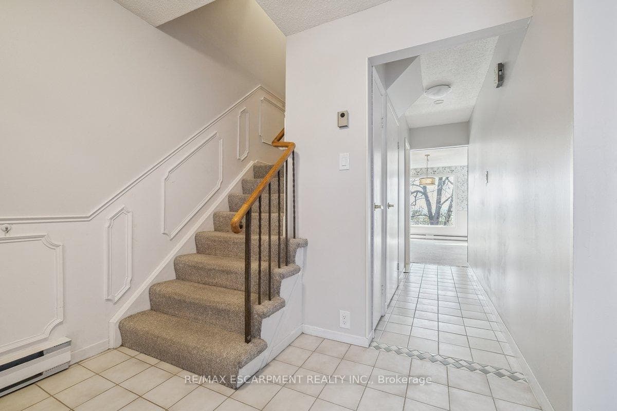 1552 Kerns Road Unit 4 photo 3