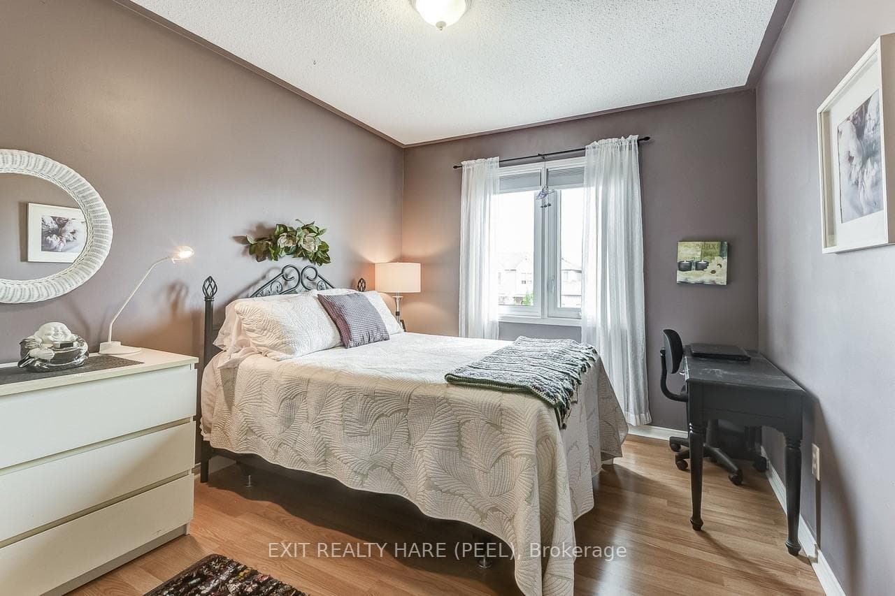 56 Hanton Crescent photo 28