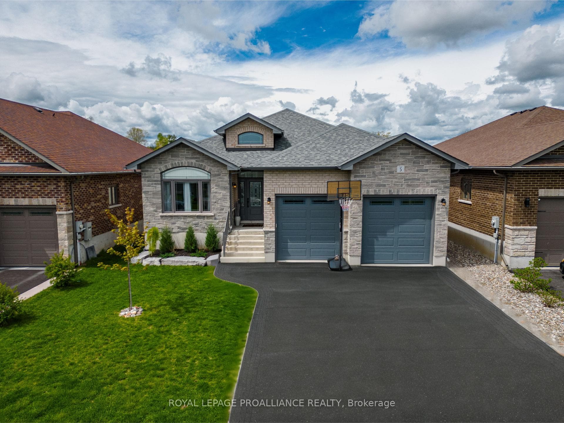 5 Briarwood Crescent photo 2