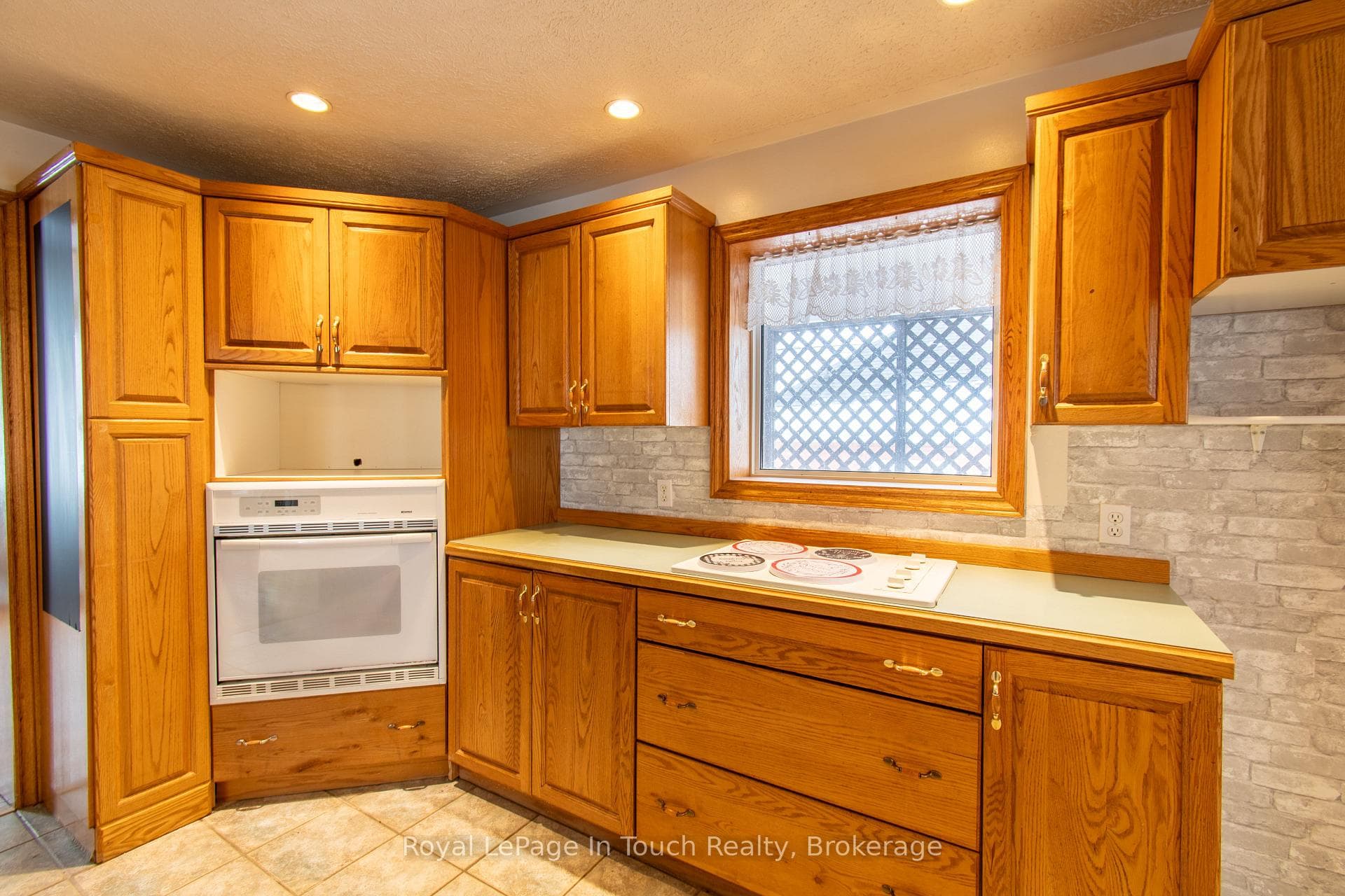 326 Lafontaine Road photo 13