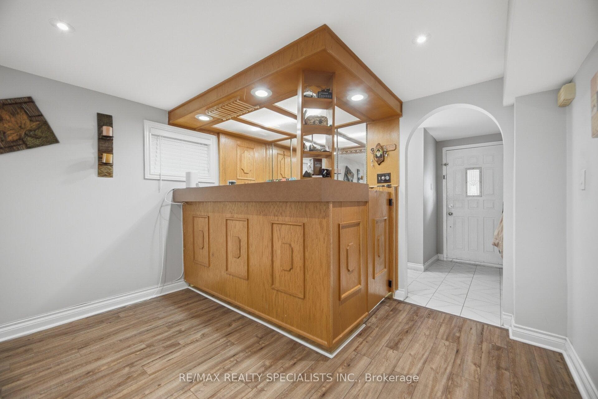 2571 Trident Avenue photo 4