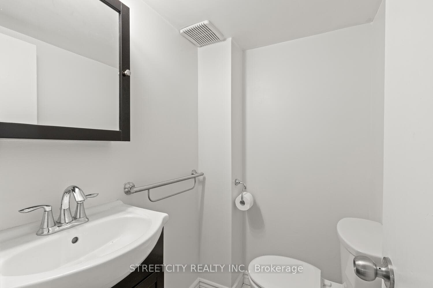 1235 King Street photo 18