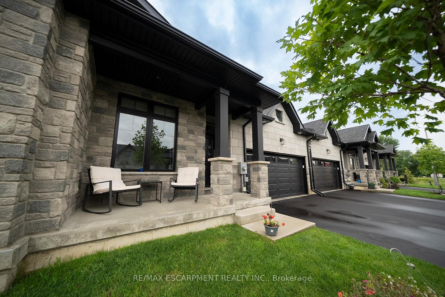 25 Cranberry Crescent photo 2