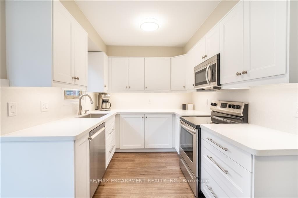 895 Maple Avenue Unit 118 photo 16