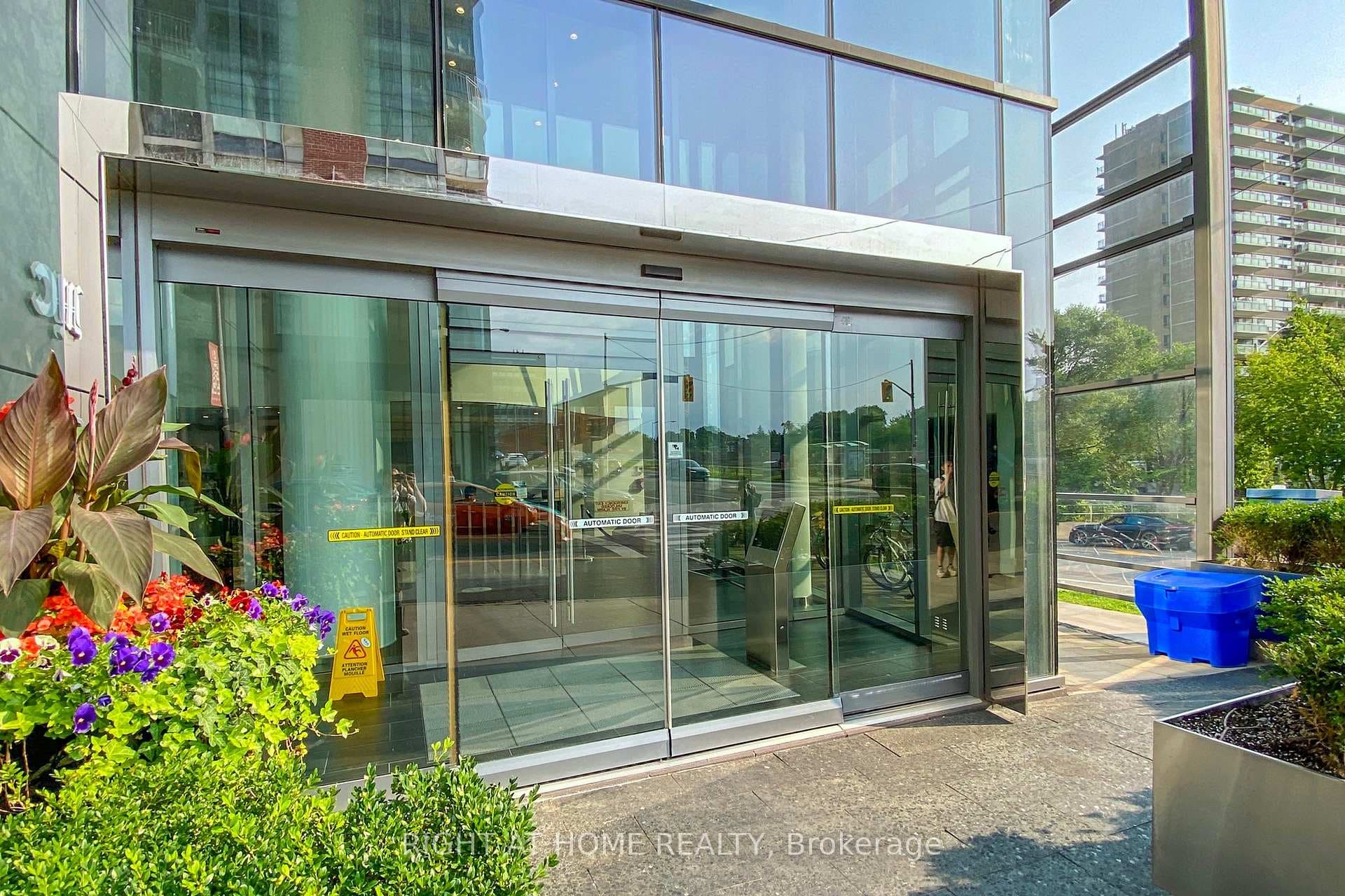 1815 Yonge Street Unit 2207 photo 5