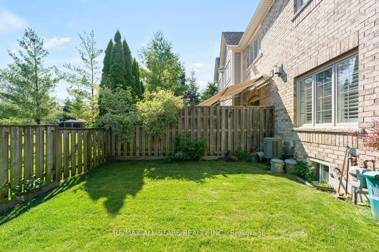 113 Louisbourg Way photo 43