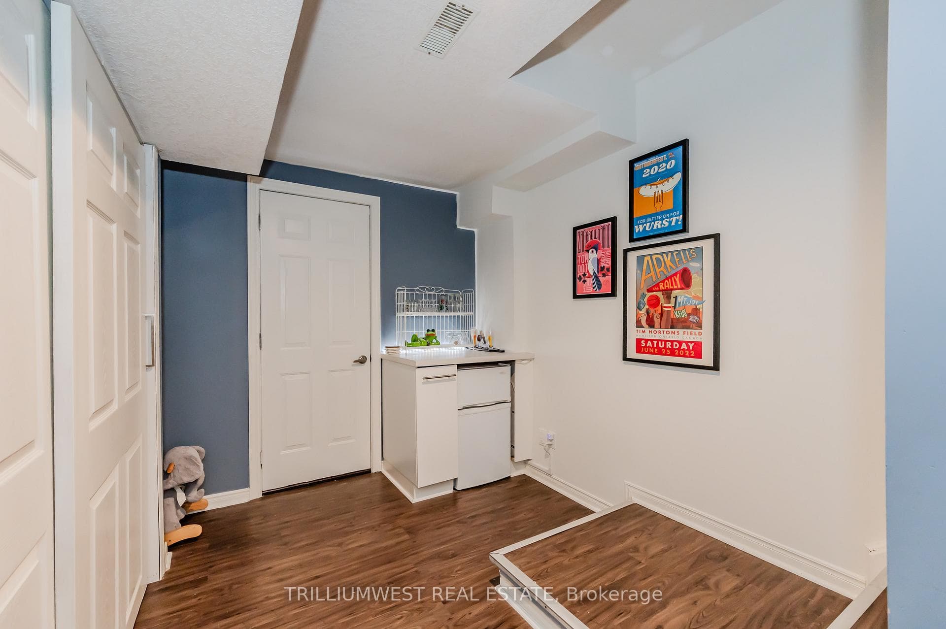 126 Bankside Drive photo 23