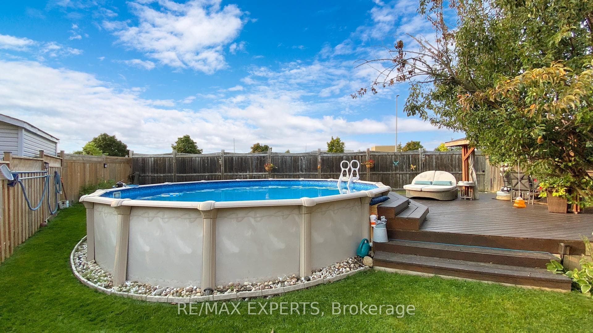 1558 Arcadia Square photo 29