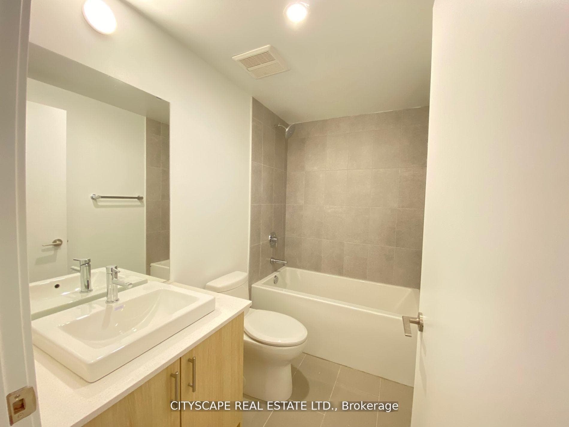 1195 The Queensway N/A Unit 615 photo 9
