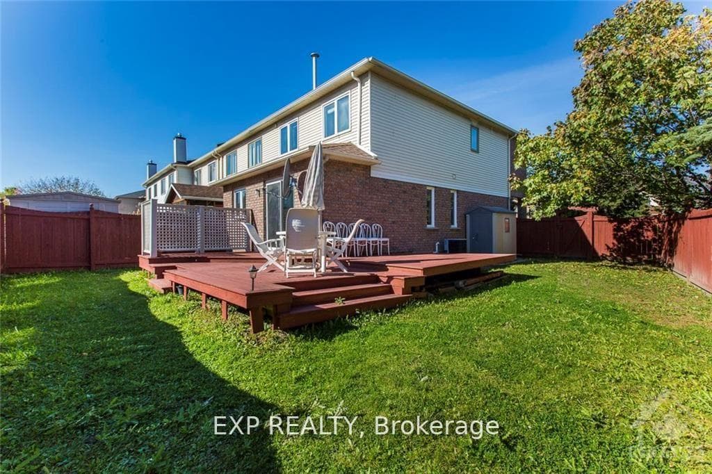 100 HUNTERSWOOD Crescent photo 30