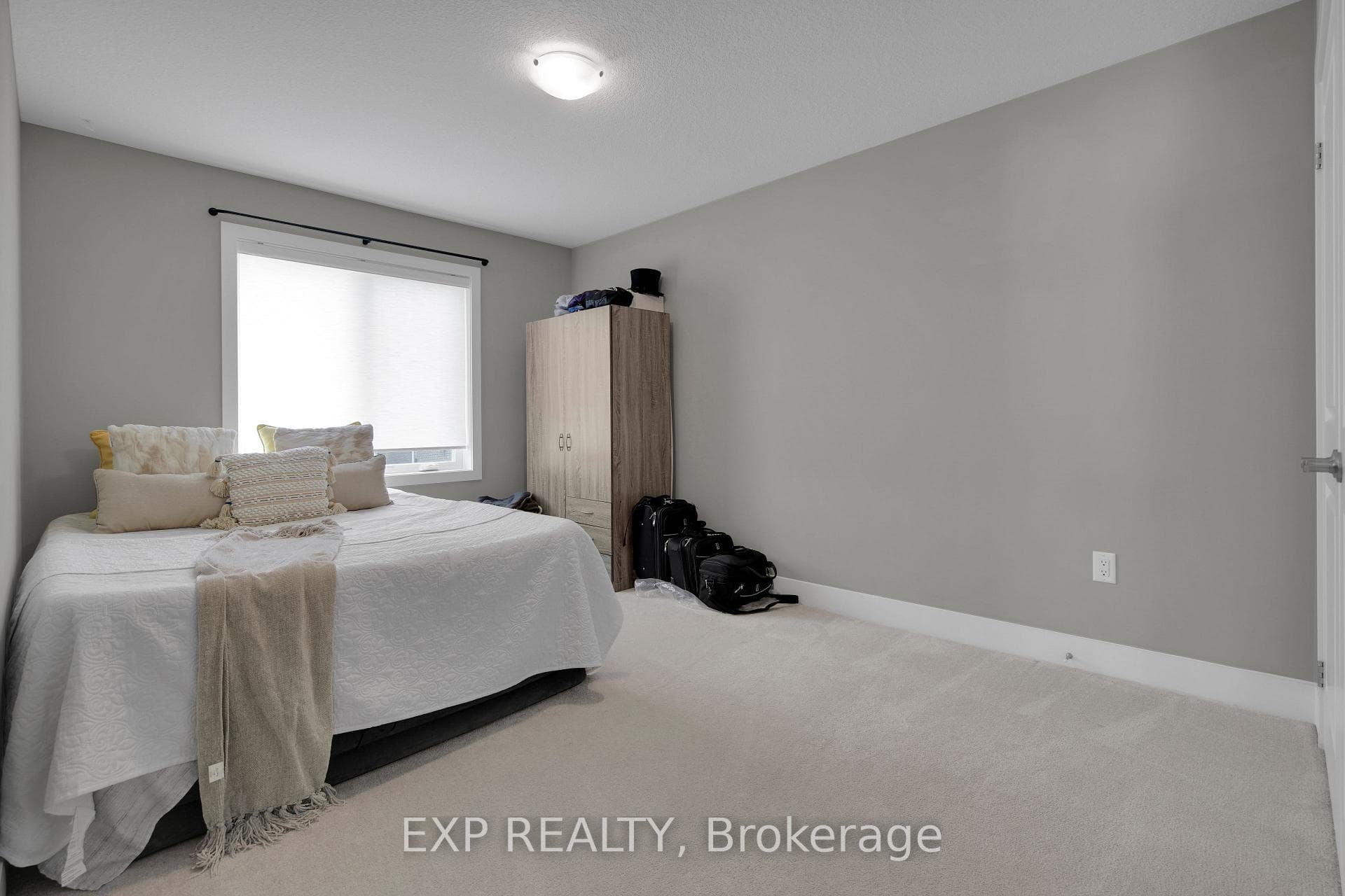 349 Edgevalley Road photo 32