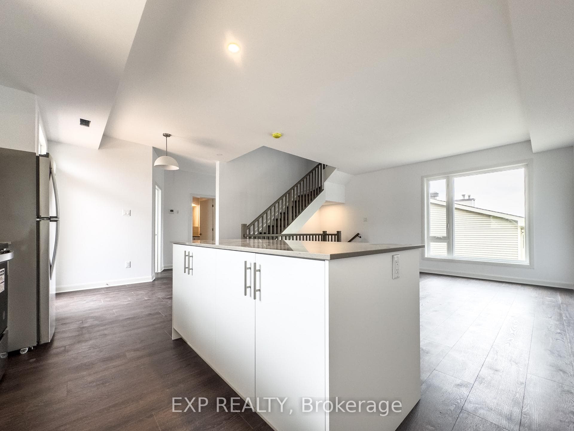 25 Fair Oaks Crescent Unit C photo 6