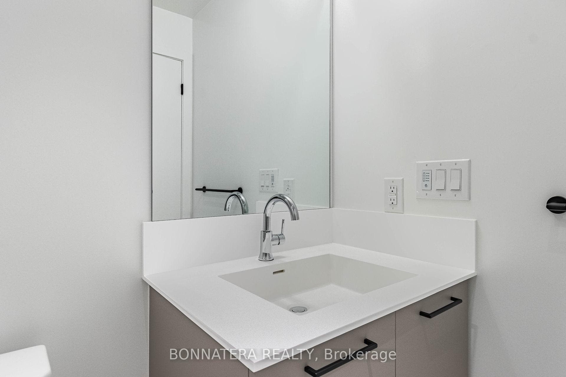 10 Lagerfeld Drive Unit 414 photo 36