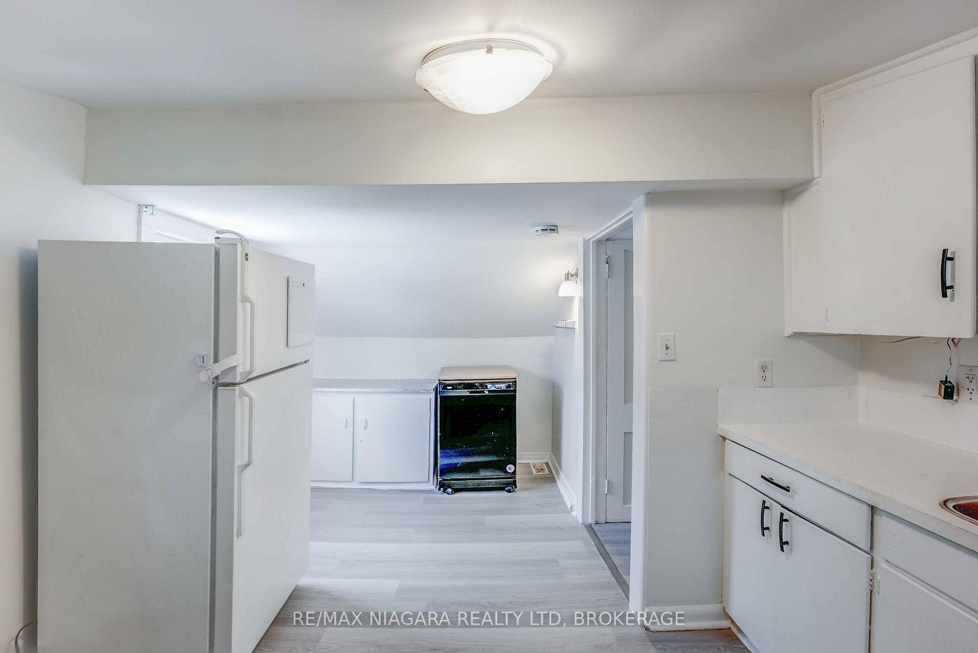 39 CARLETON Street Unit upper photo 17