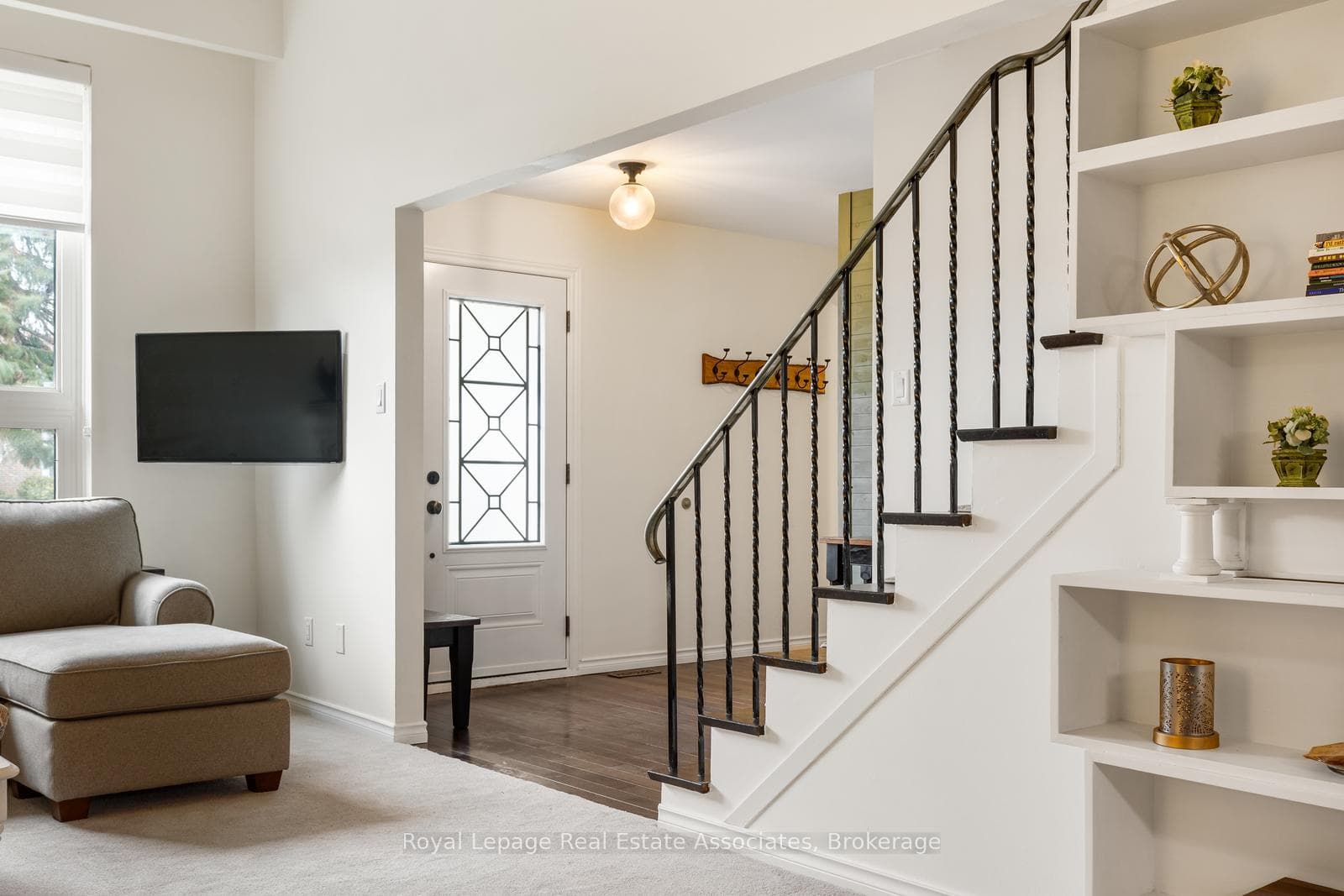 3374 Tallmast Crescent photo 16
