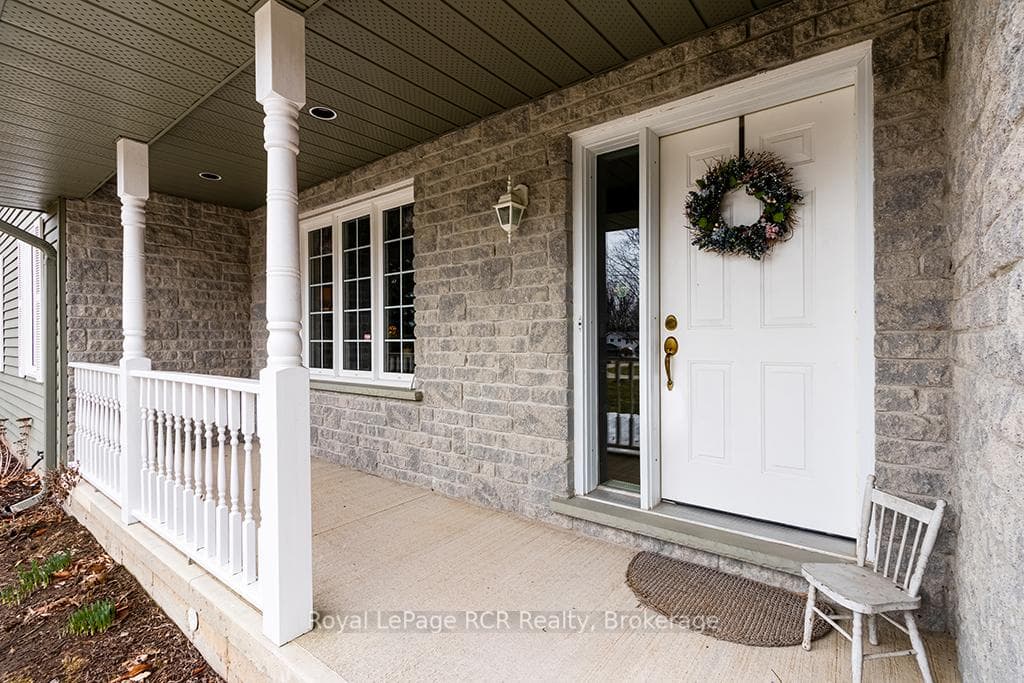 107 MAPLE RIDGE Crescent photo 8
