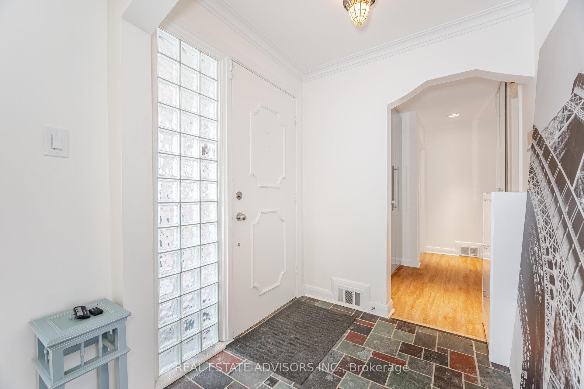 7 Foxwarren Drive photo 2