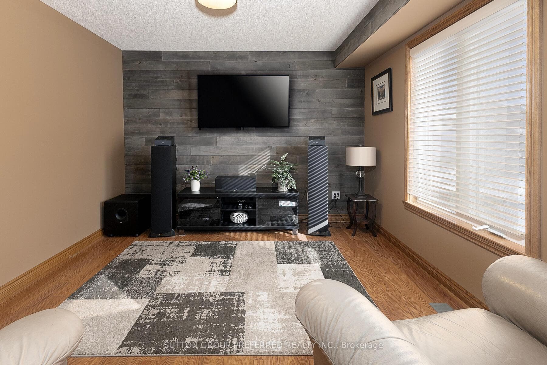 FAMILY ROOM WITH SURROUND SOUND