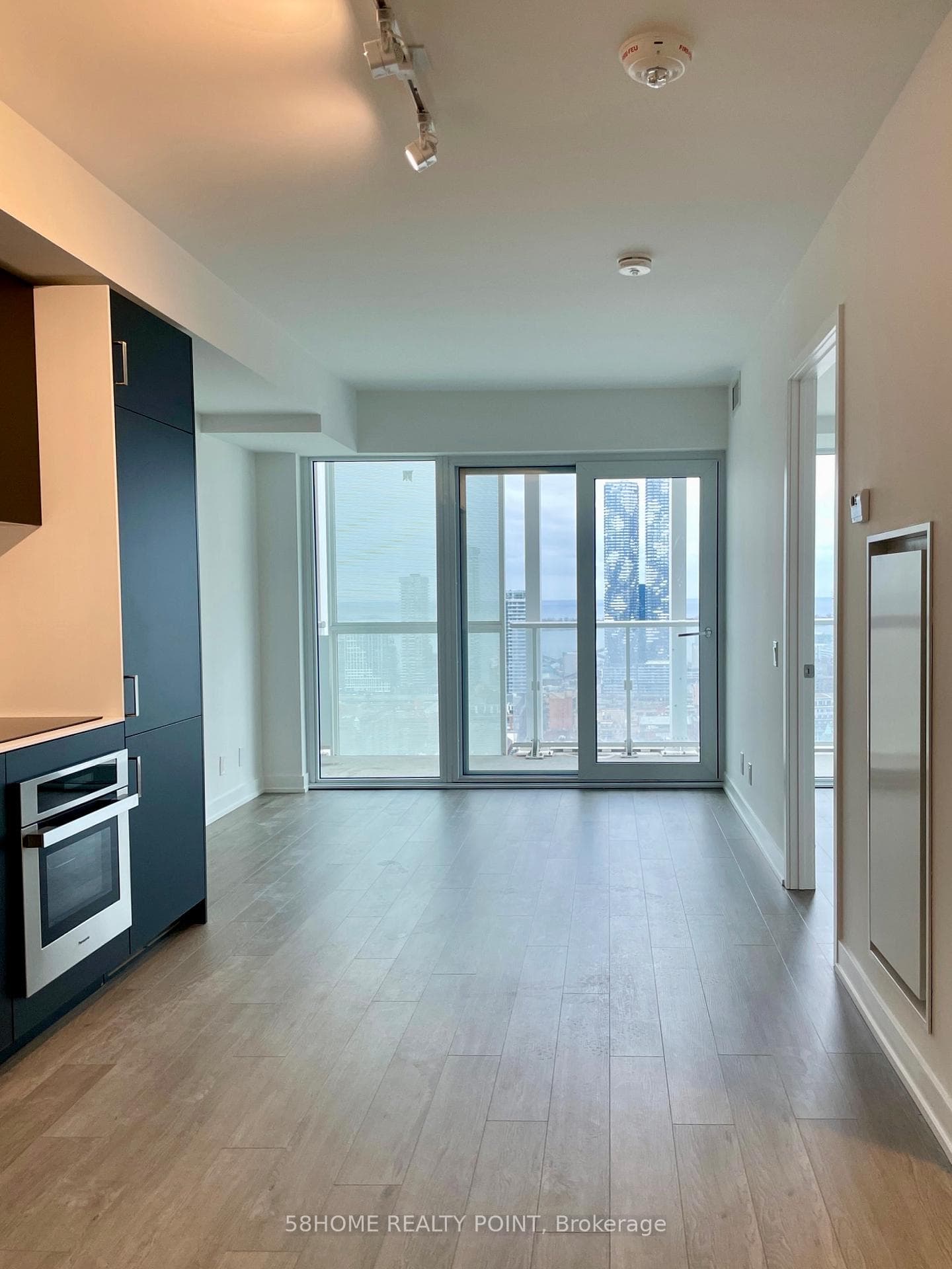 88 Queen Street Unit 3505 photo 3