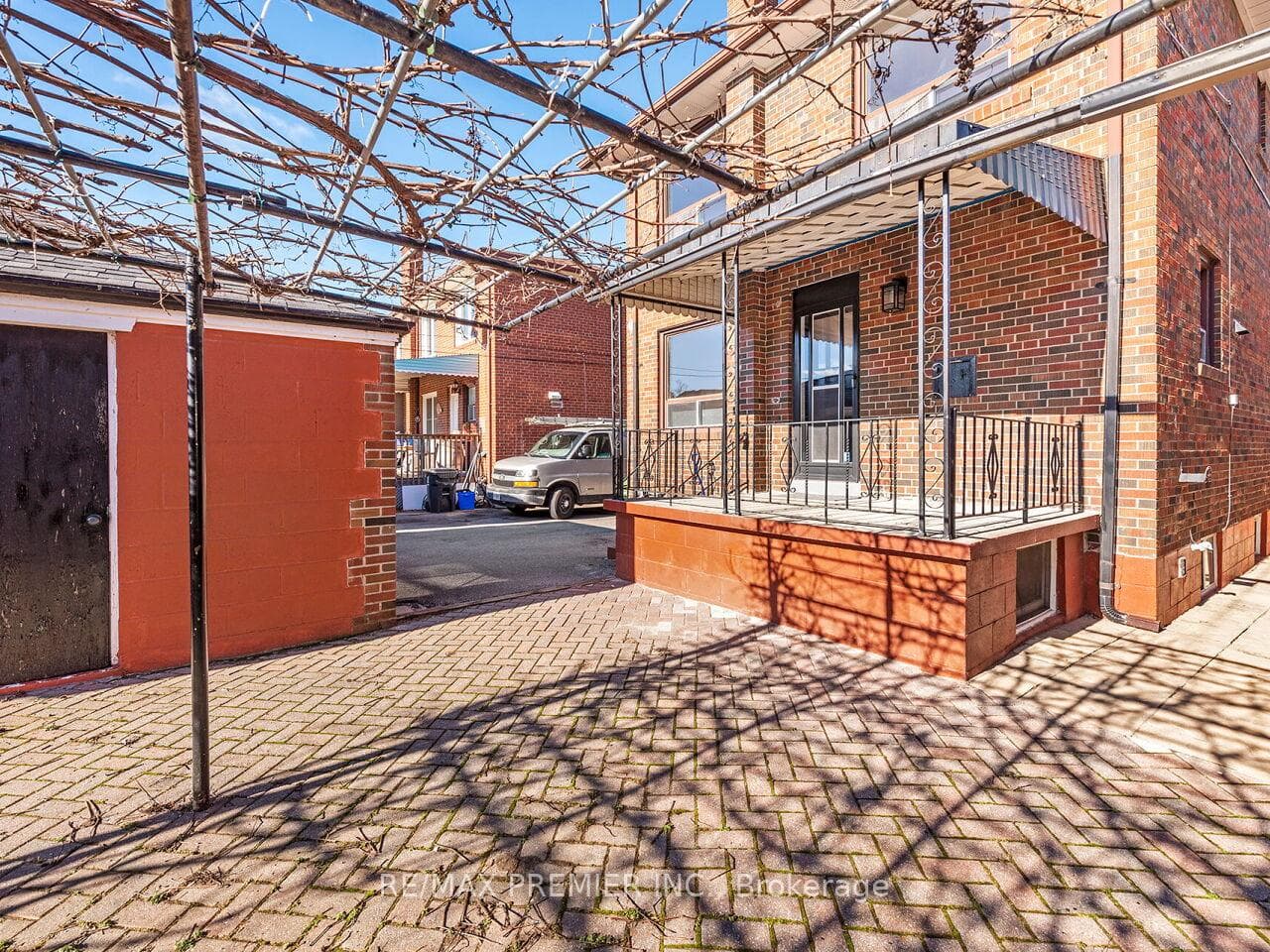 89 Cayuga Avenue photo 33