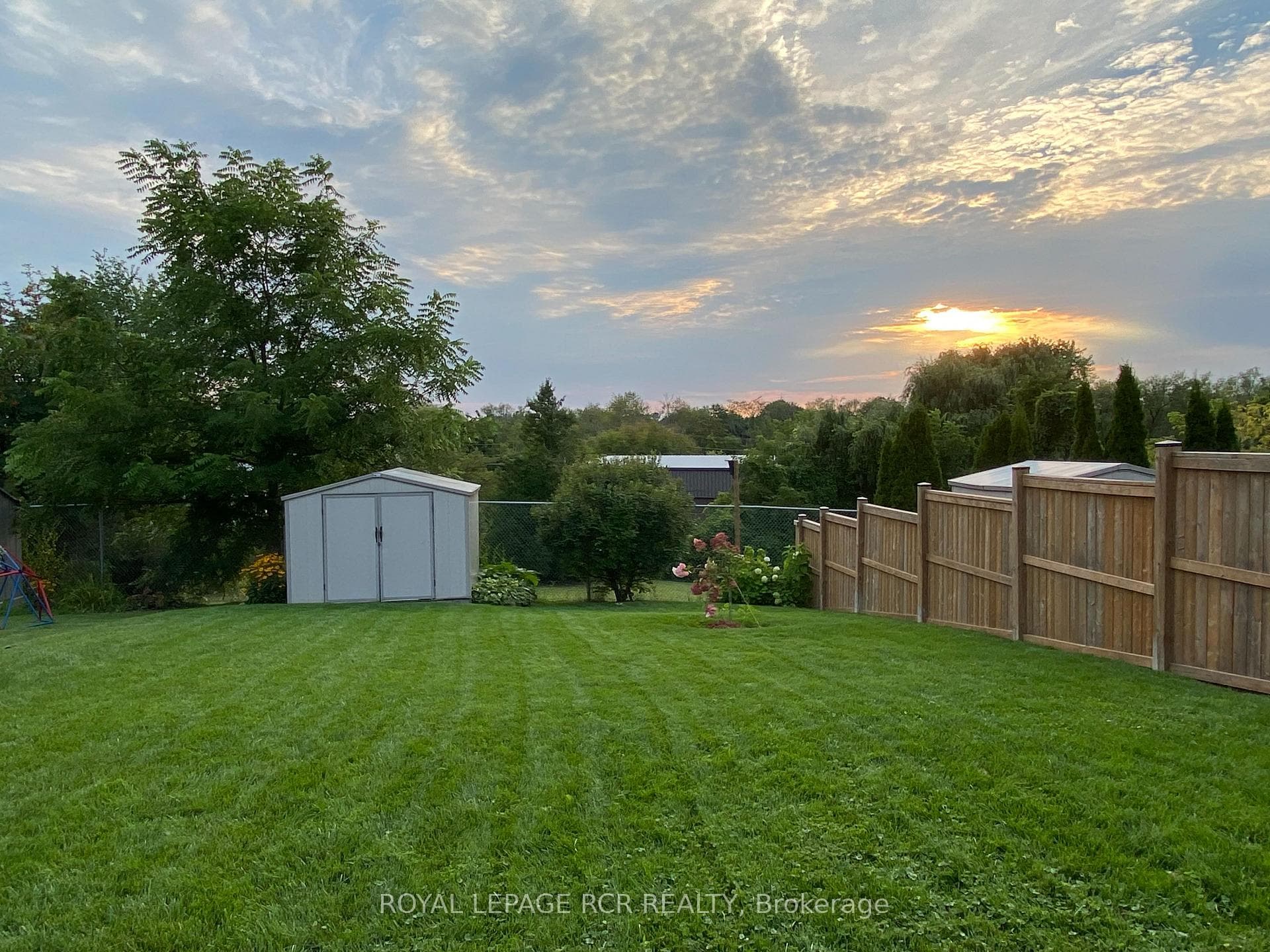 448 Oak Street photo 39