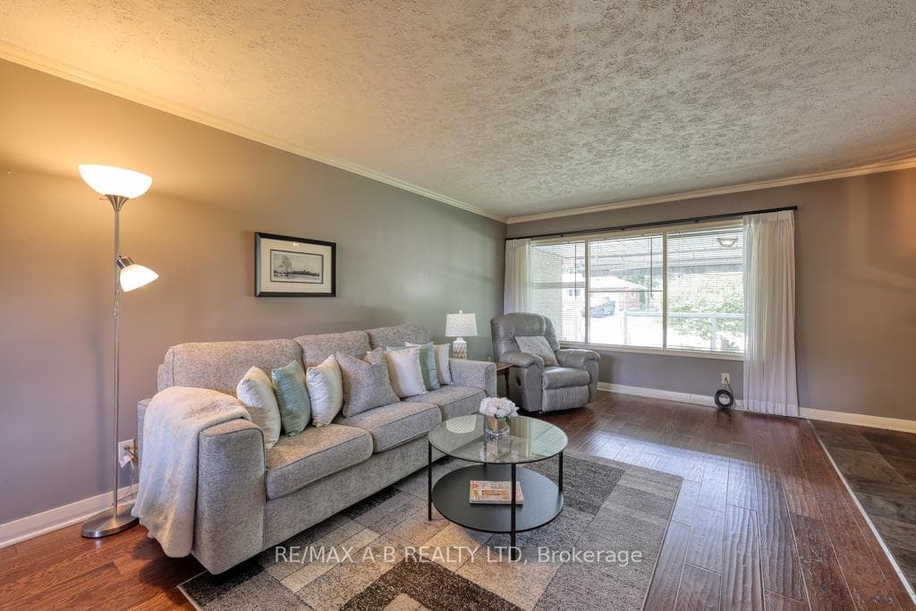 24 Windermere Crescent photo 2