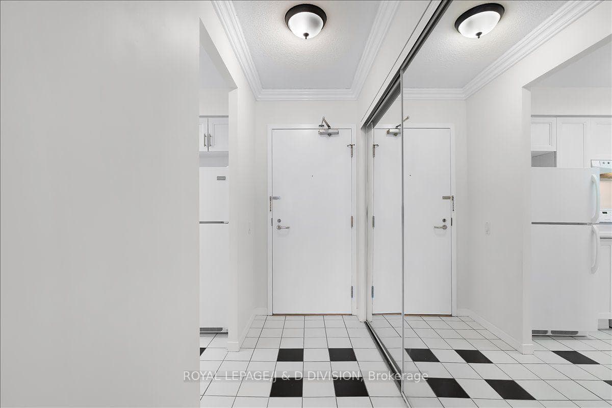 21 Overlea Boulevard Unit 1306 photo 5