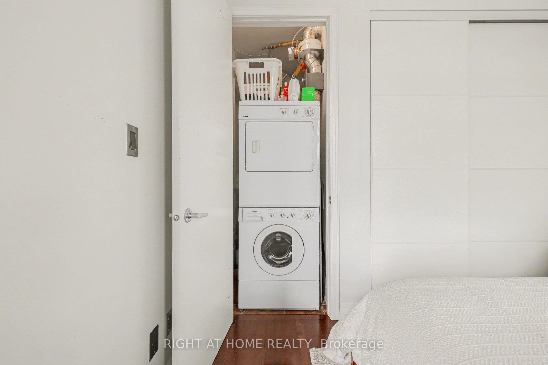 330 Loretta Avenue Unit 810 photo 18