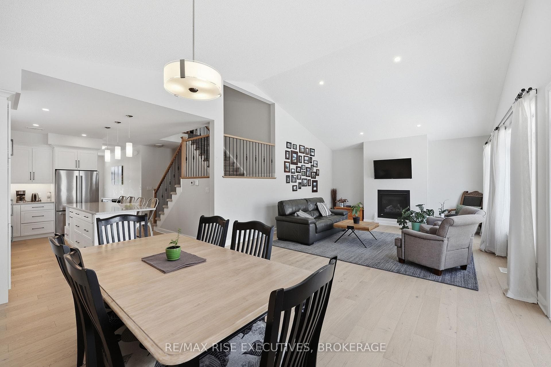 692 Halloway Drive photo 11