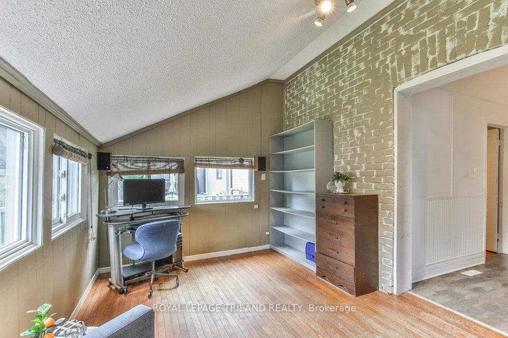 52 EASTMAN Avenue photo 29