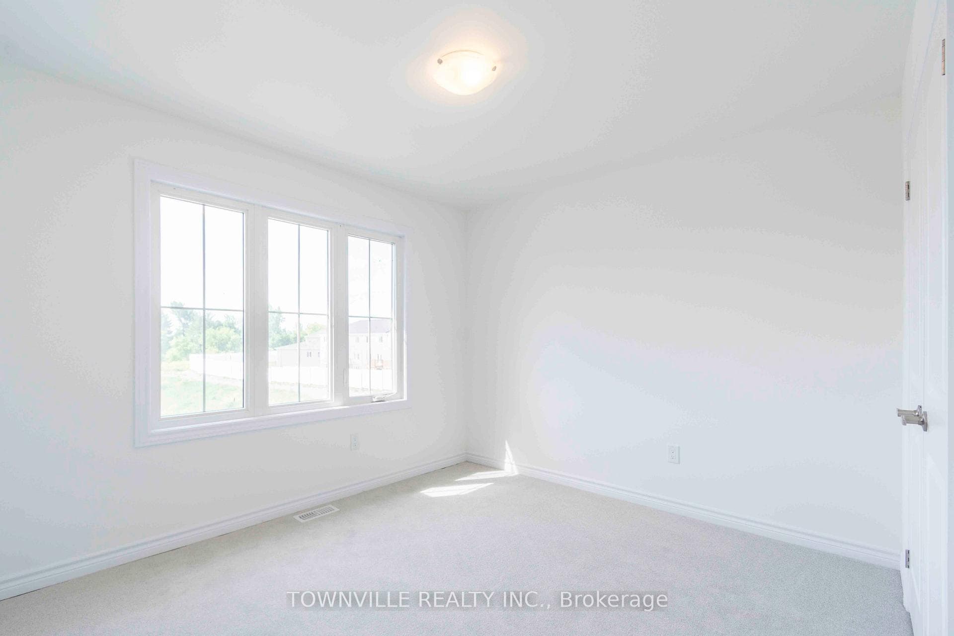 19 Glacier Crescent photo 24