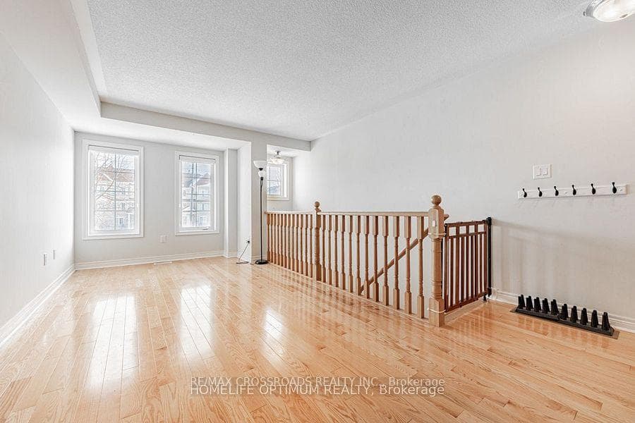 562 Midland Avenue photo 2