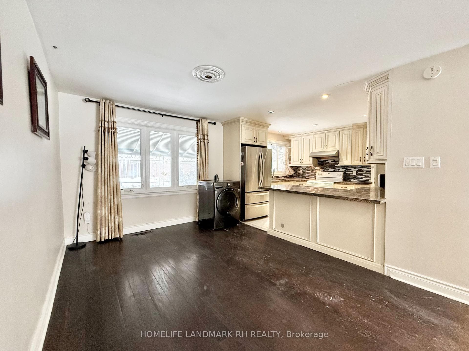 9 Lockie Avenue photo 5