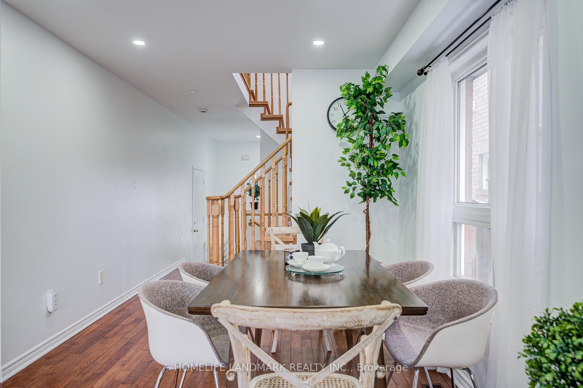 30 Richard Coulson Crescent photo 10