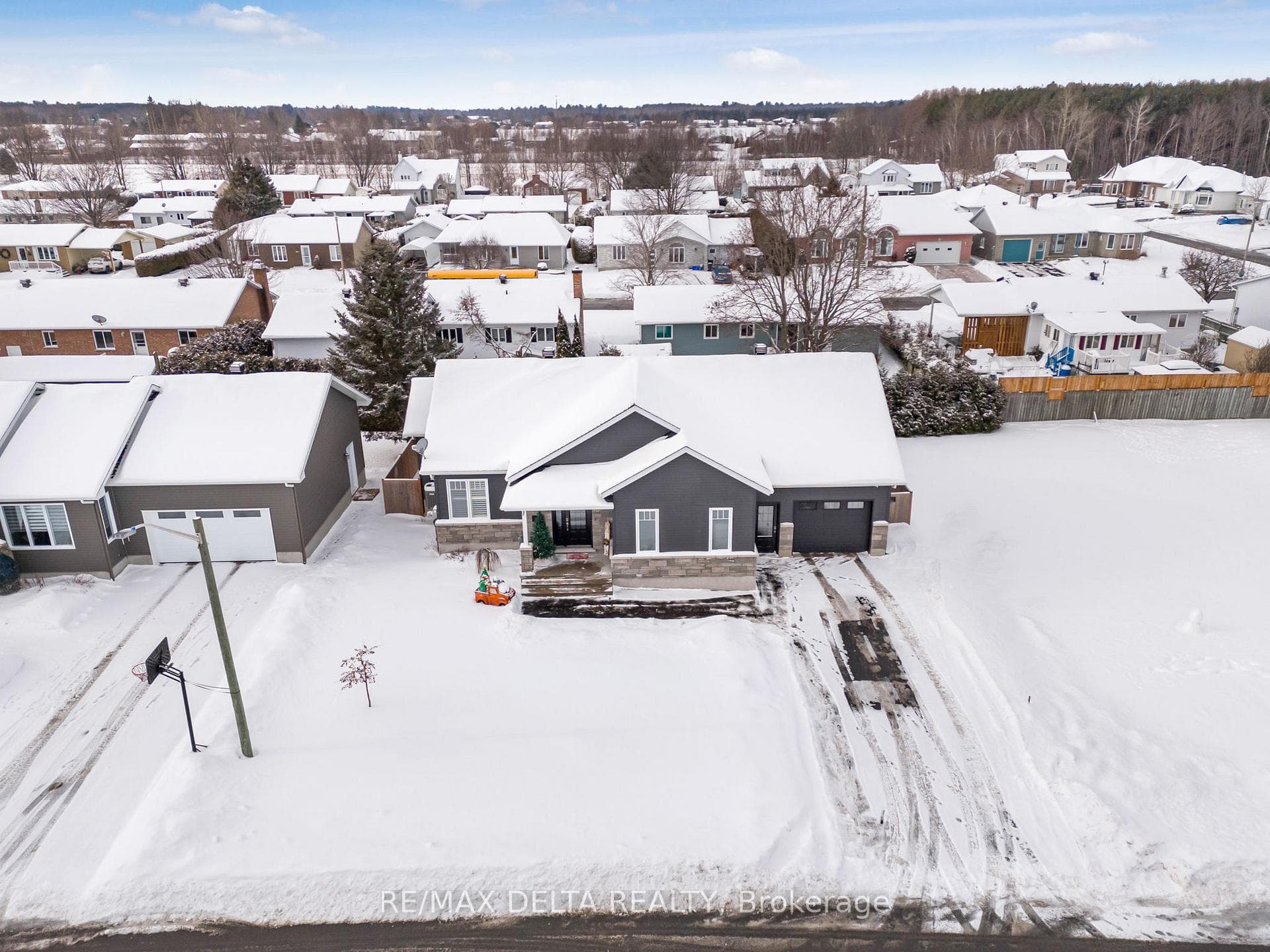 93 Richard Street photo 35