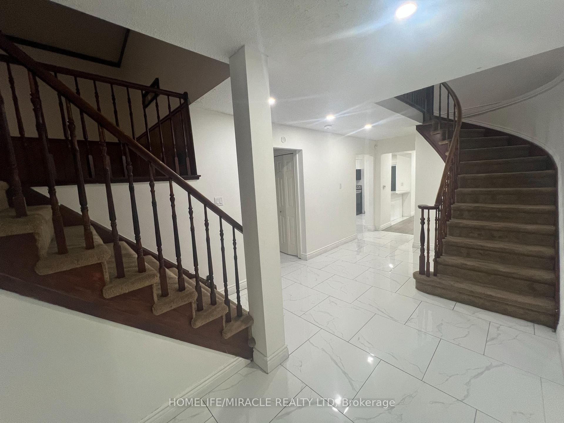 18 Puritan Court Unit Main photo 3