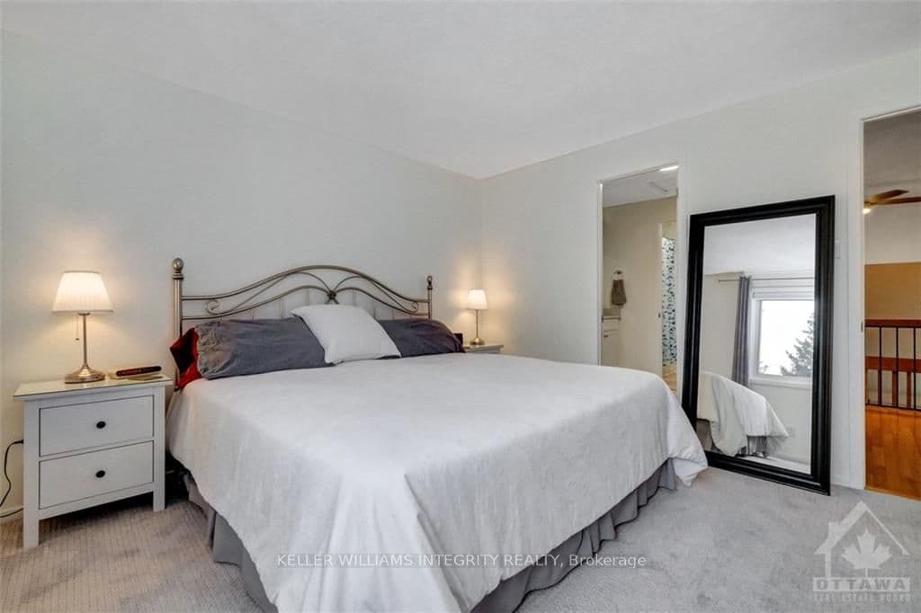 7921 DECARIE Drive photo 17